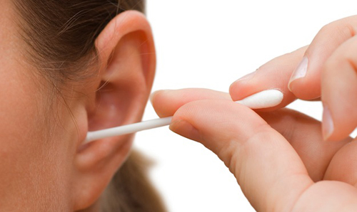 Hỏng thính giác vì thói quen ngoáy tai